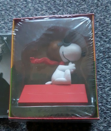 New sealed snoopy world - sealed,